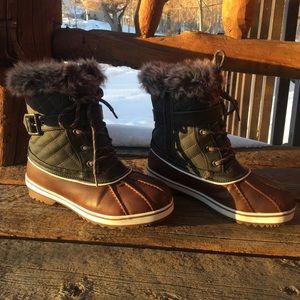 BRAND NEW faux fur lined winter boots
